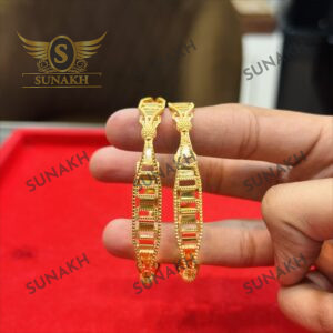 HAND SQUARE BANGLE