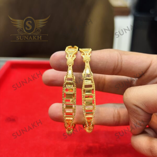 HAND SQUARE BANGLE