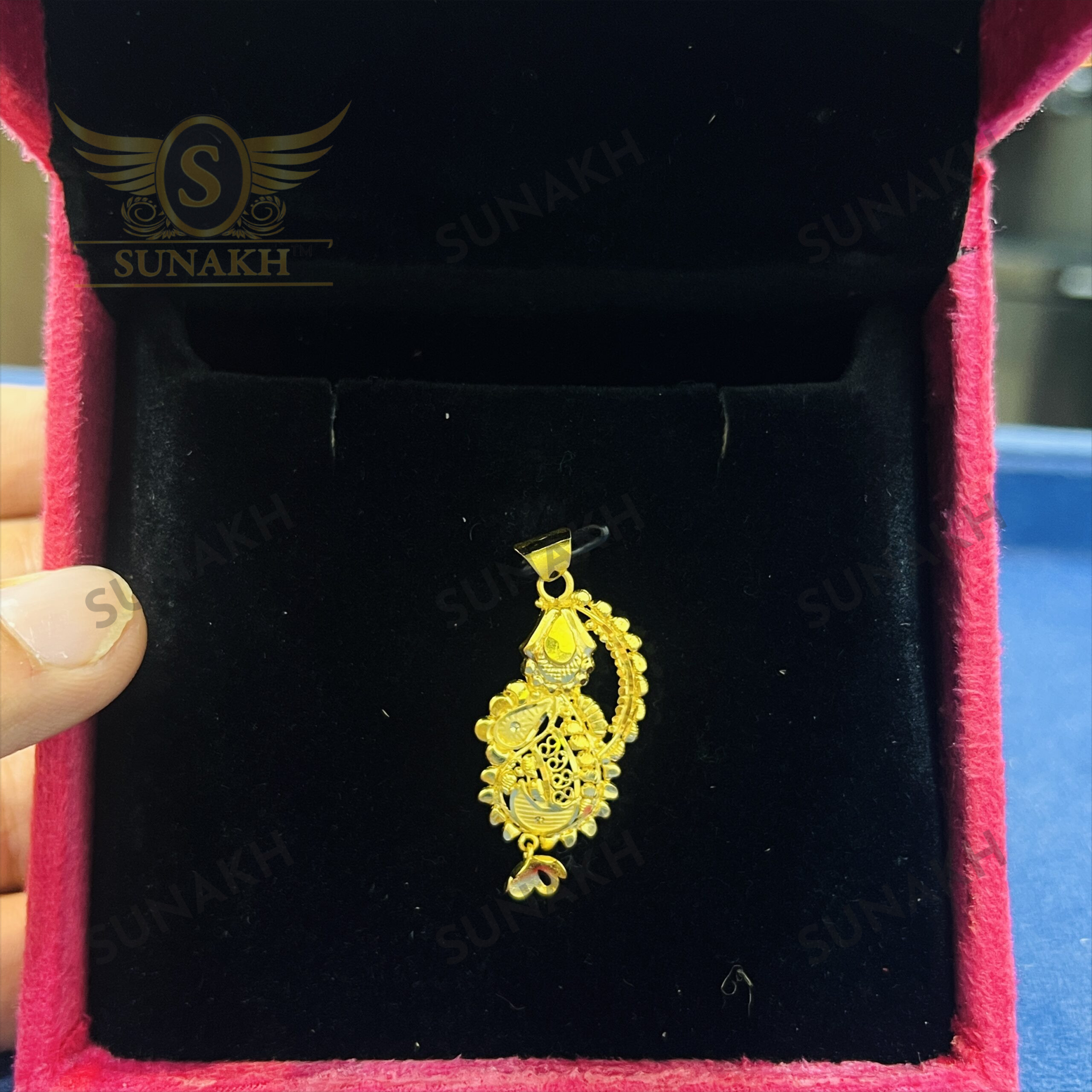 GOLDEN PAISLEY PENDANT - Image 3