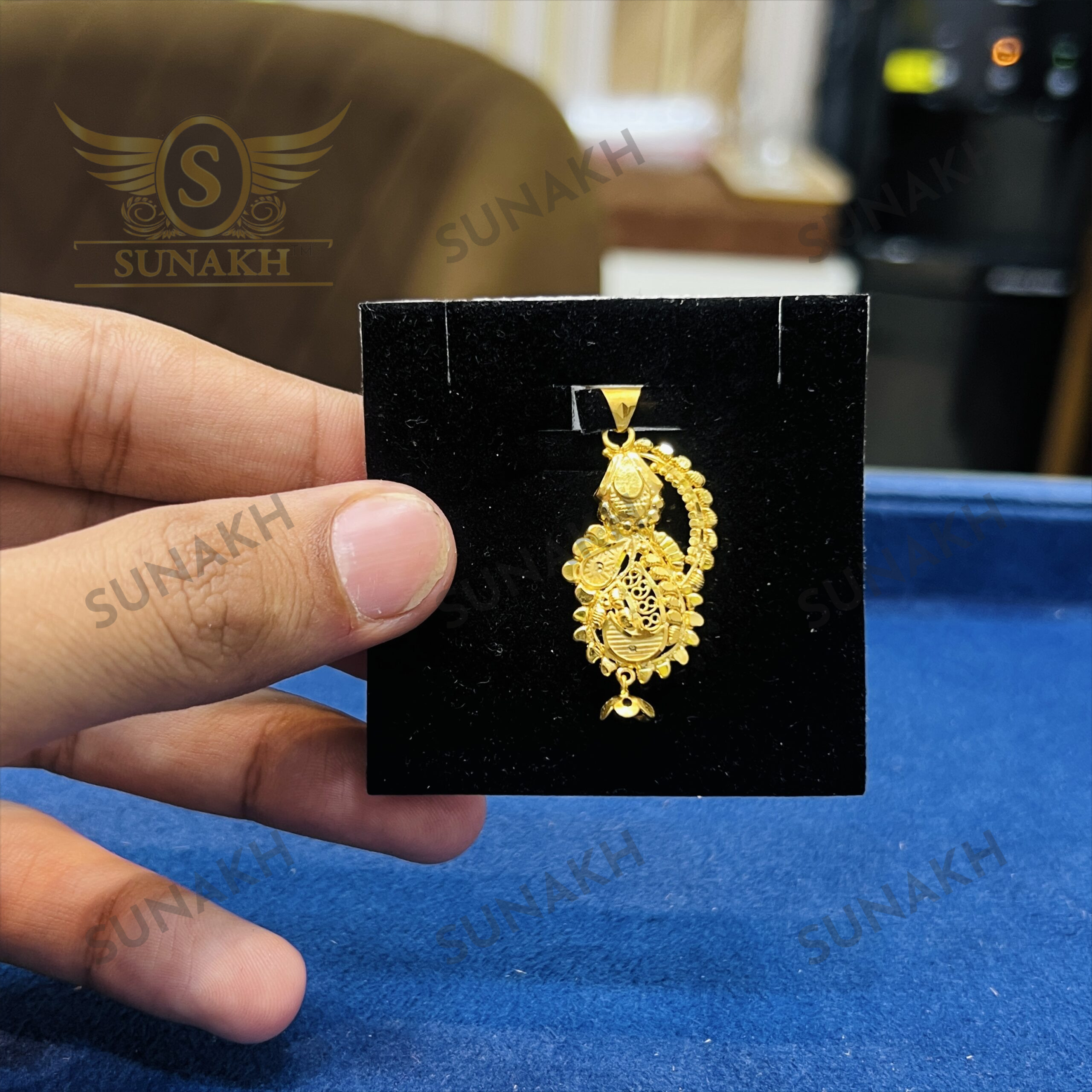 GOLDEN PAISLEY PENDANT