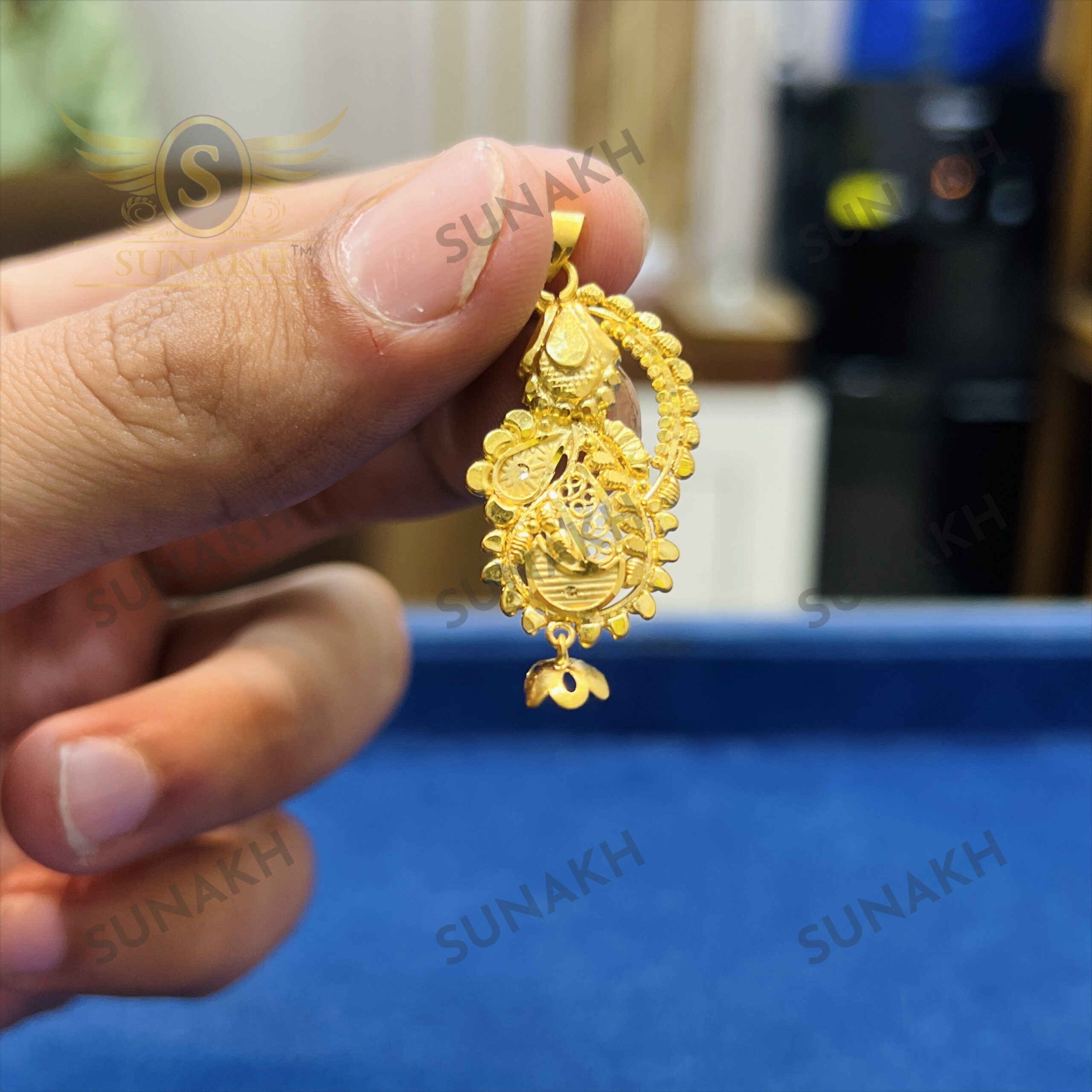 GOLDEN PAISLEY PENDANT - Image 2