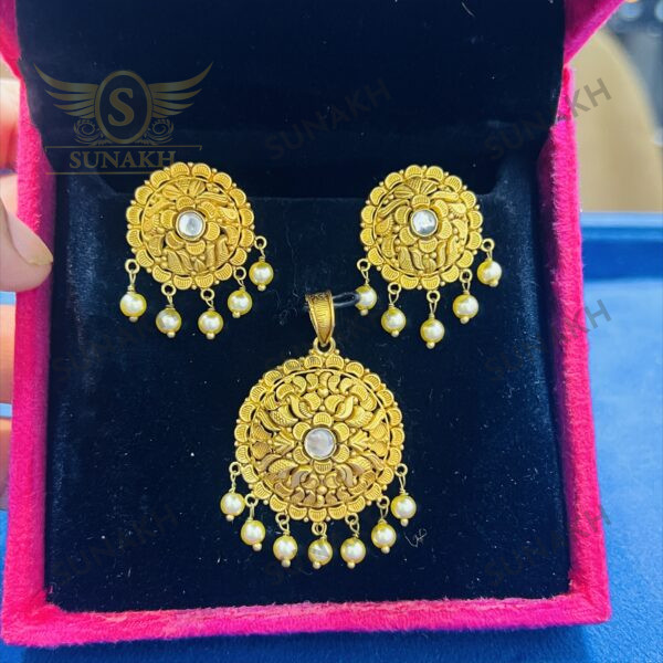 SURYA KIRAN PENDANT SET - Image 4