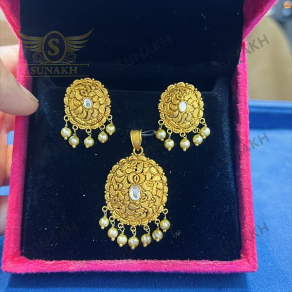 SWARN KALIKA PENDANT SET - Image 4