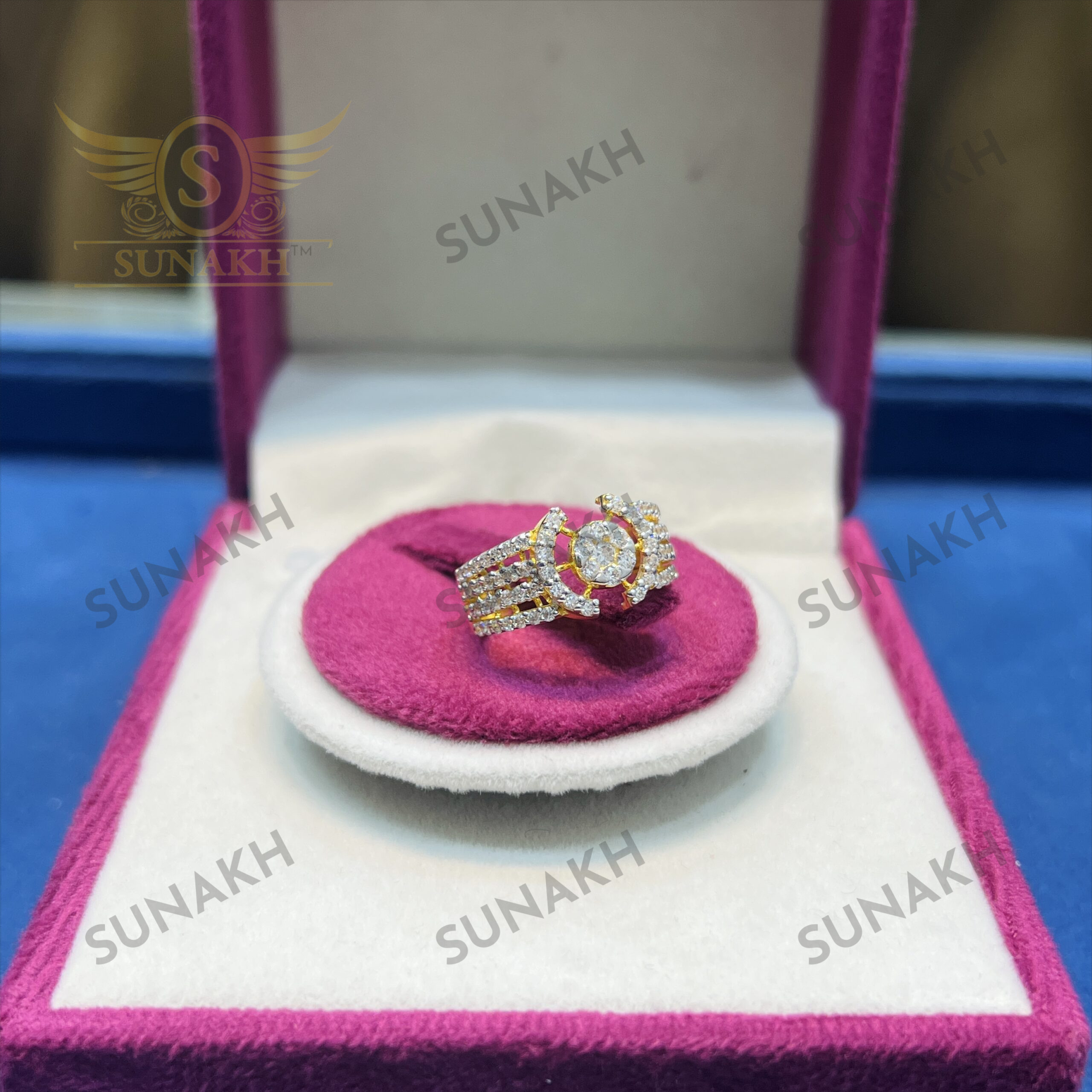 MAJESTIC CIRCLE RING