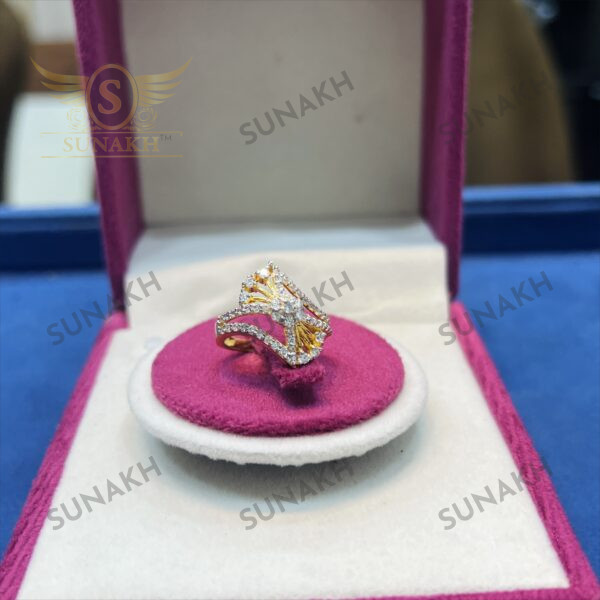 QUEEN'S CHARM RING