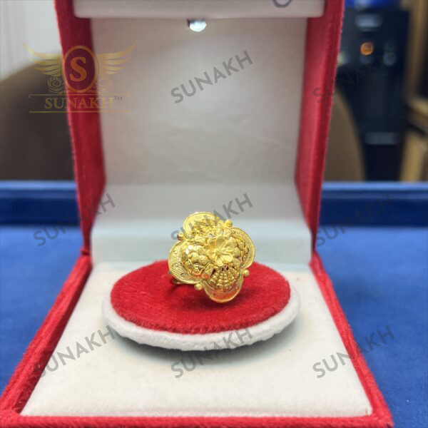 BLOOM COCKTAIL RING