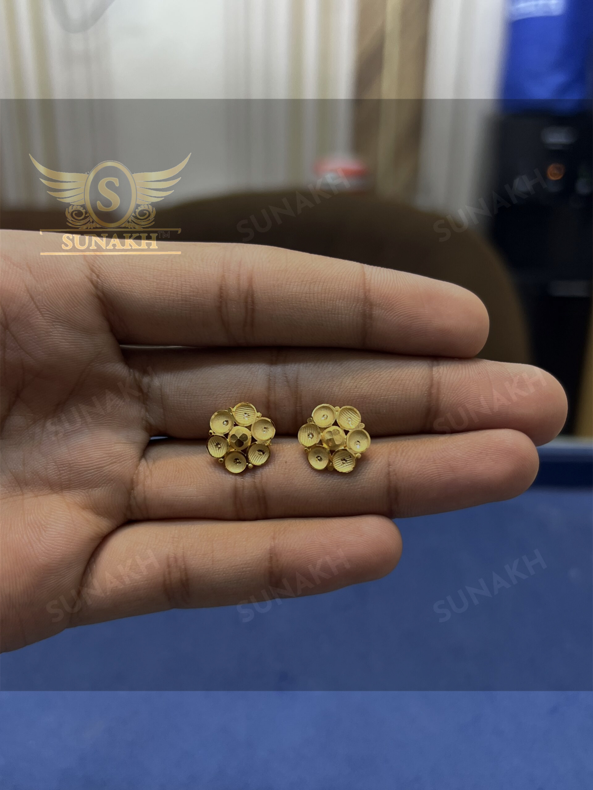 GOLDEN EARRINGS - Image 2