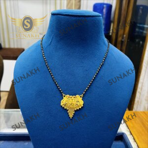 DESIGNER GOLD MANGALSUTAR WITH INTRICATE PENDANT