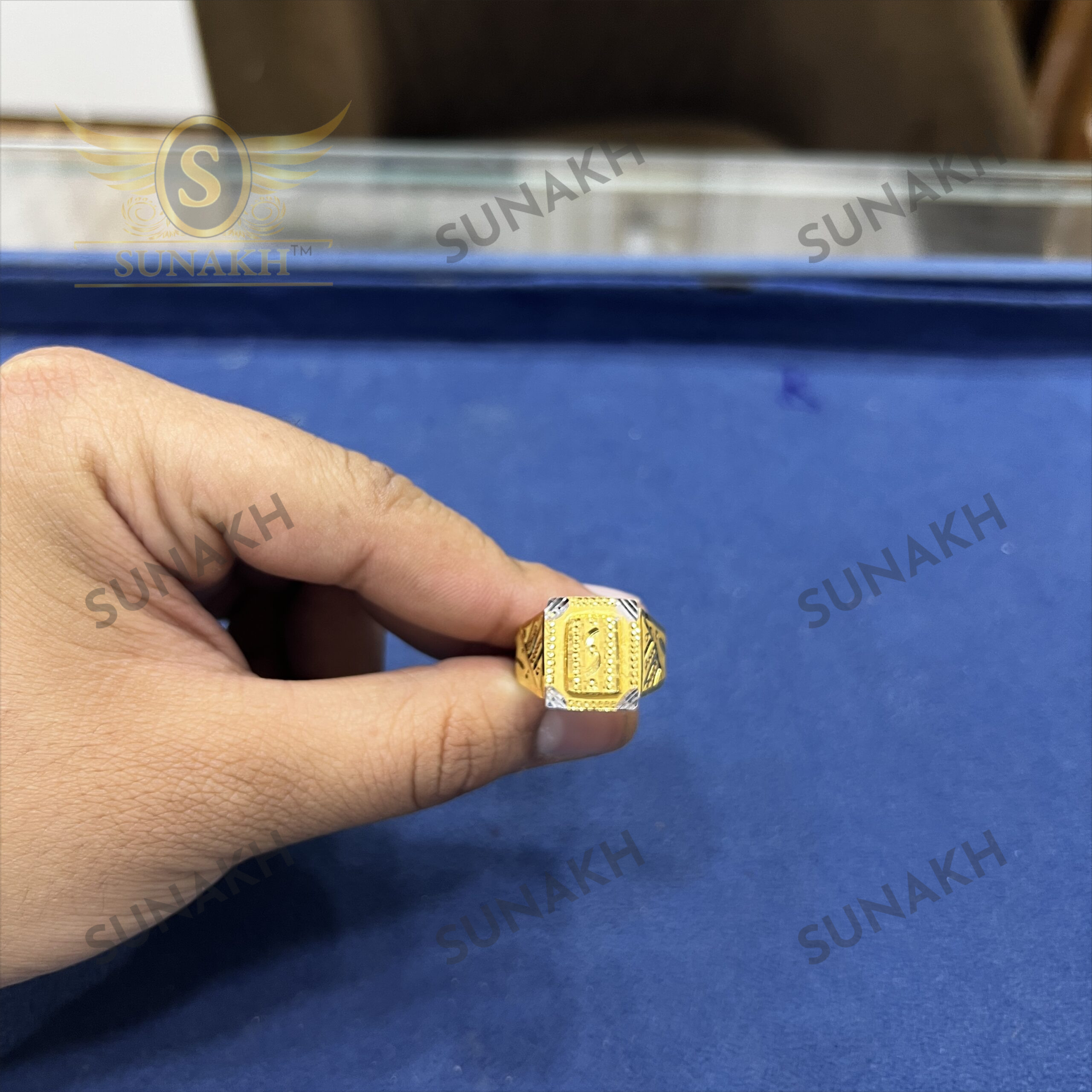 DESIGNER GOLD COCKTAIL RING - Image 2