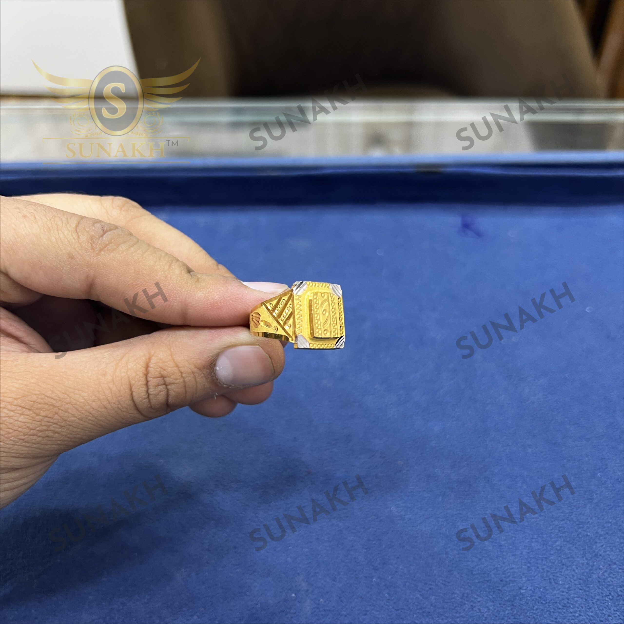 DESIGNER GOLD COCKTAIL RING - Image 3