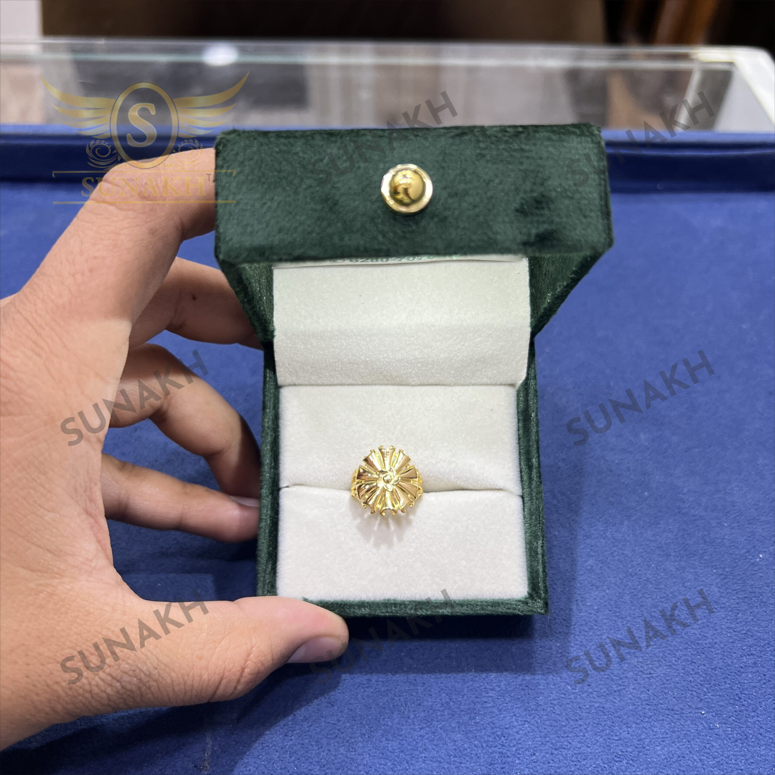 LIGHT WEIGHT GOLD RING