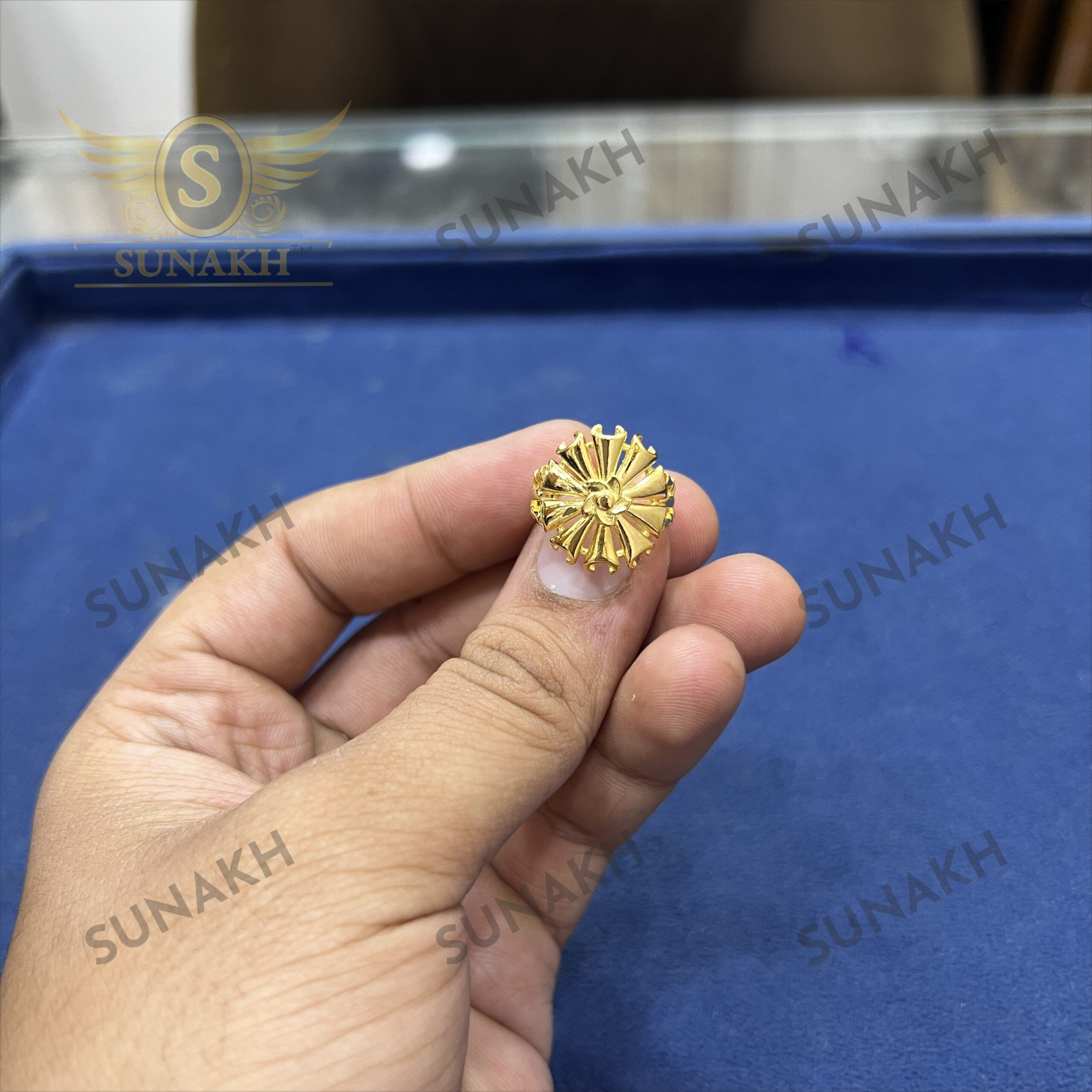 LIGHT WEIGHT GOLD RING - Image 2
