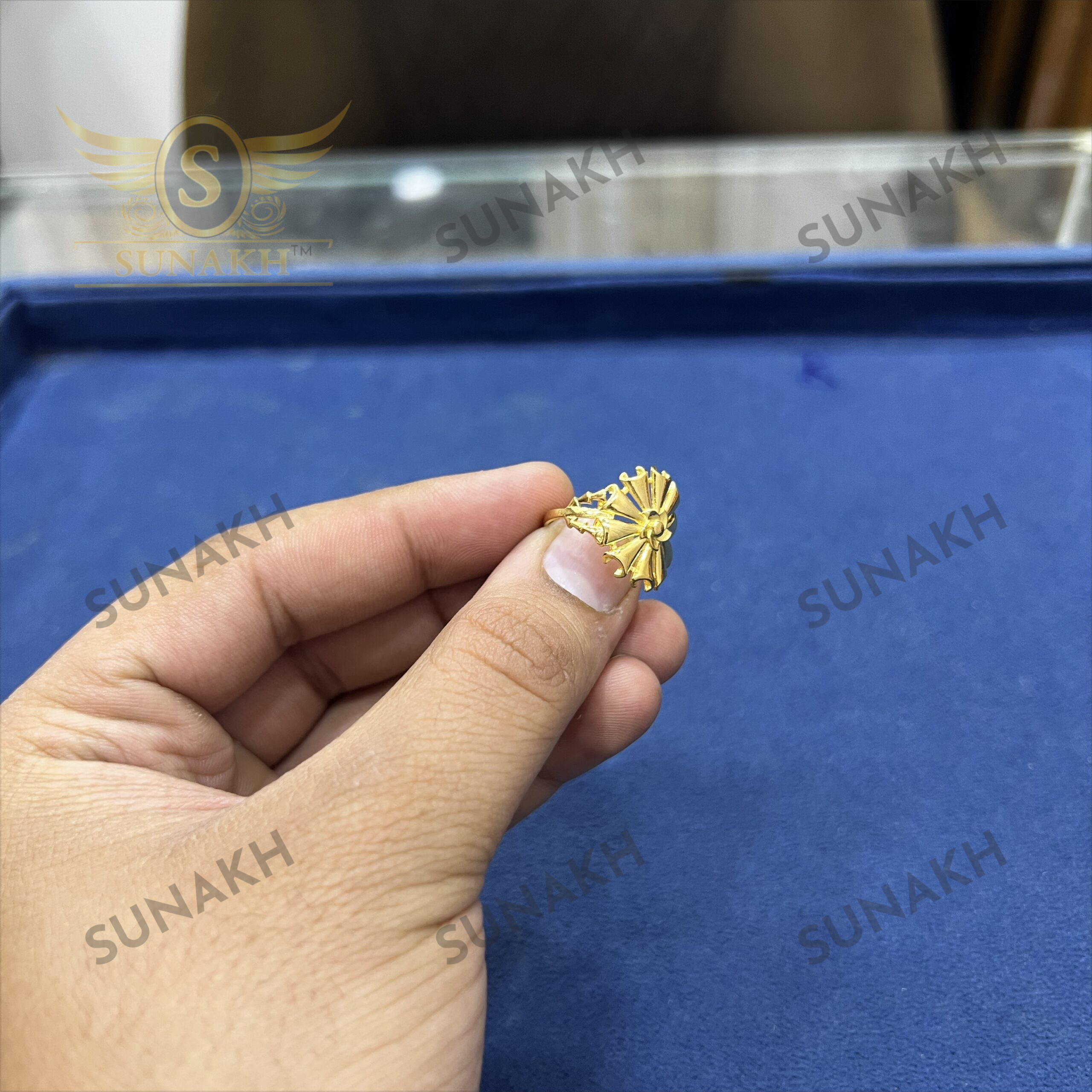 LIGHT WEIGHT GOLD RING - Image 3