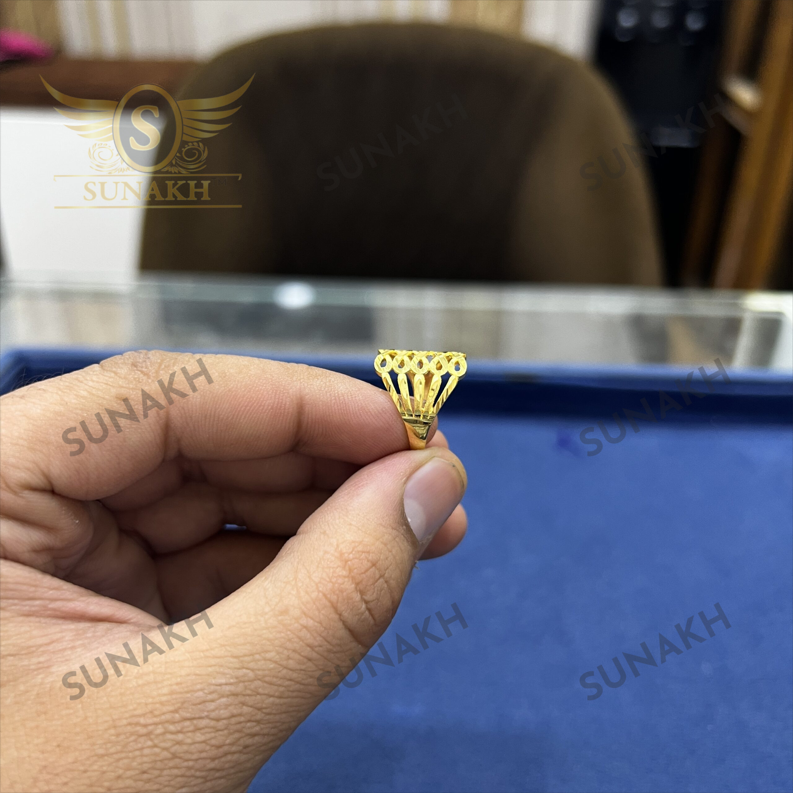 LIGHT WEIGHT GOLD FLORAL RING - Image 4