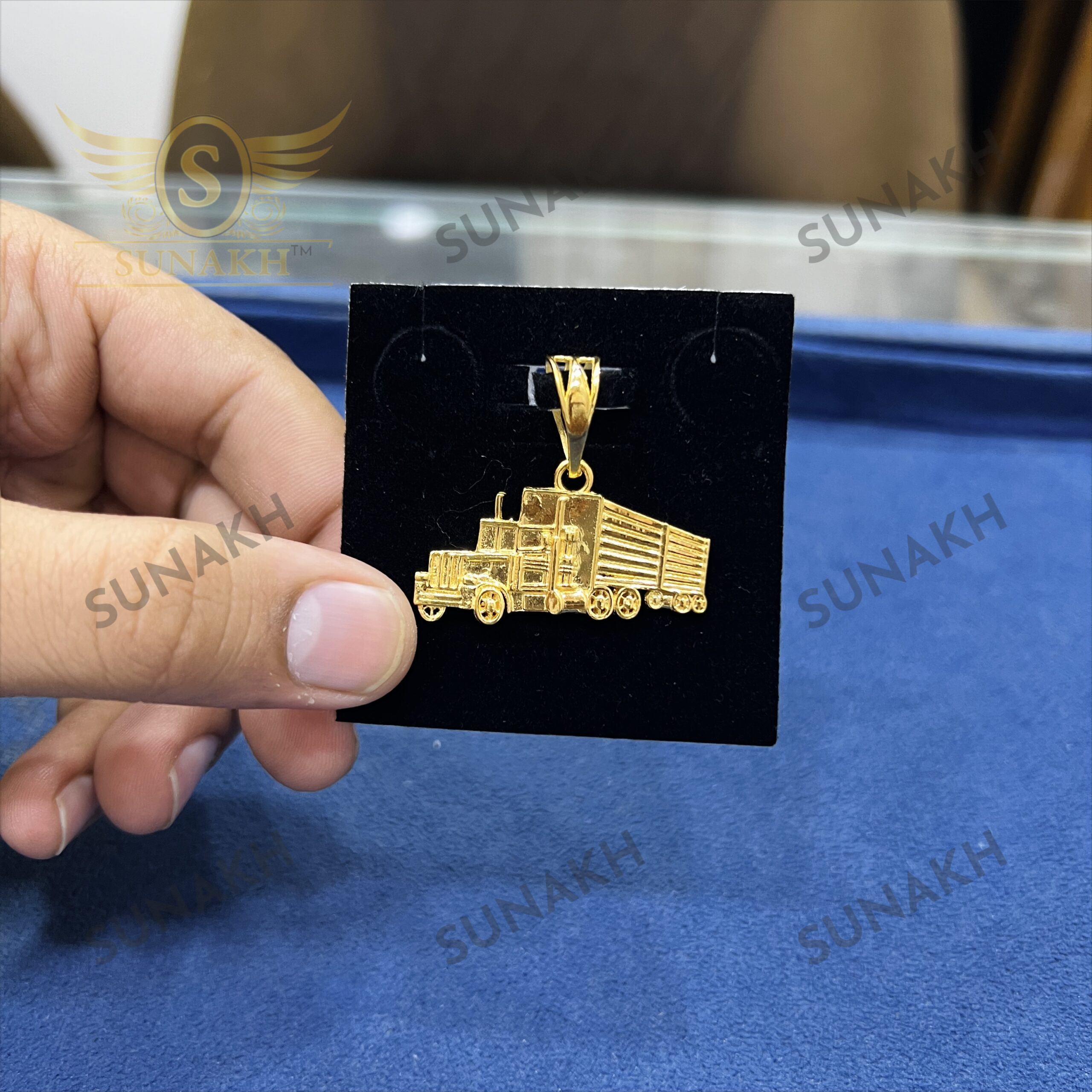 GOLD TRAIN PENDANT - Image 2