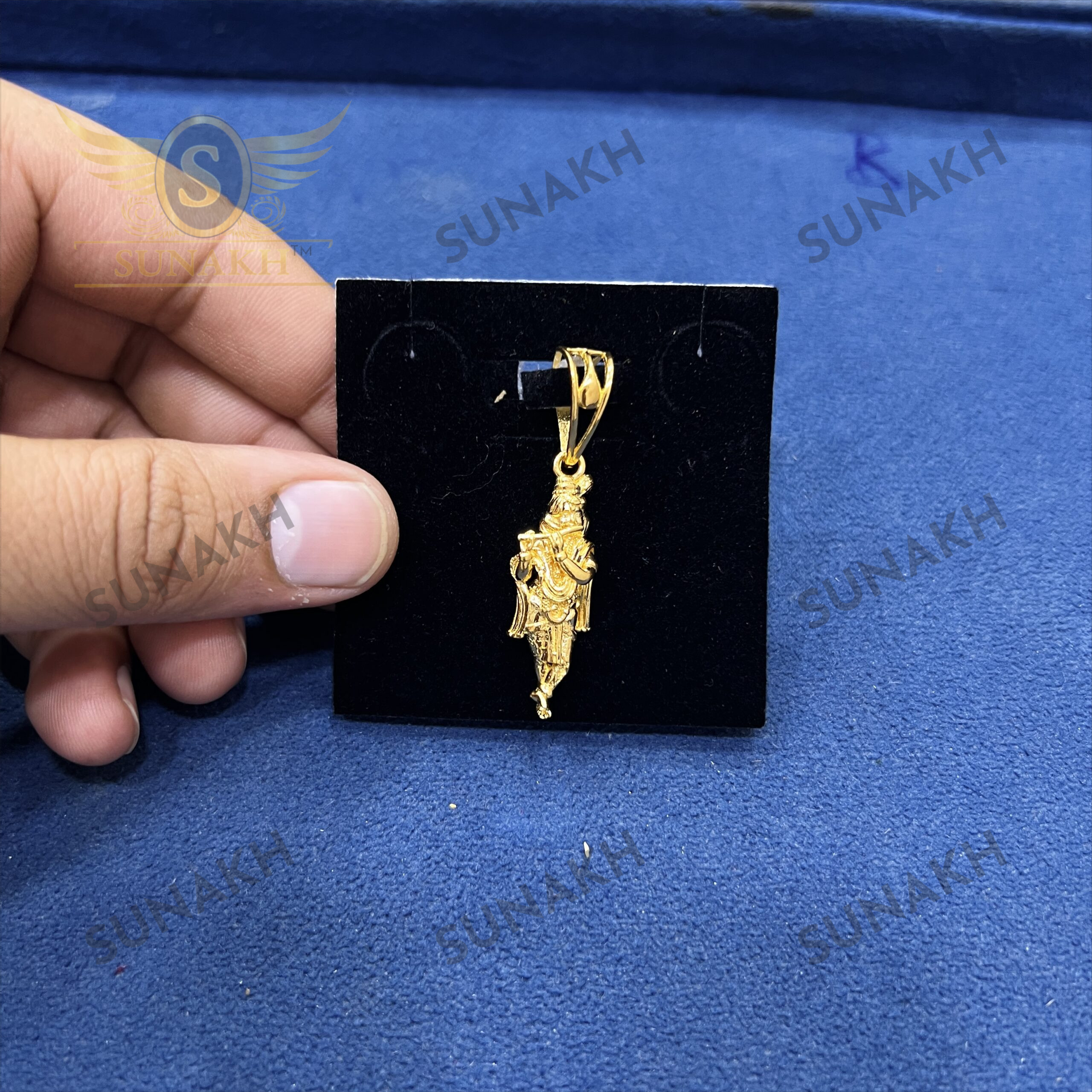 CONTEMPORARY TEXTURED GOLD PENDANT - Image 2