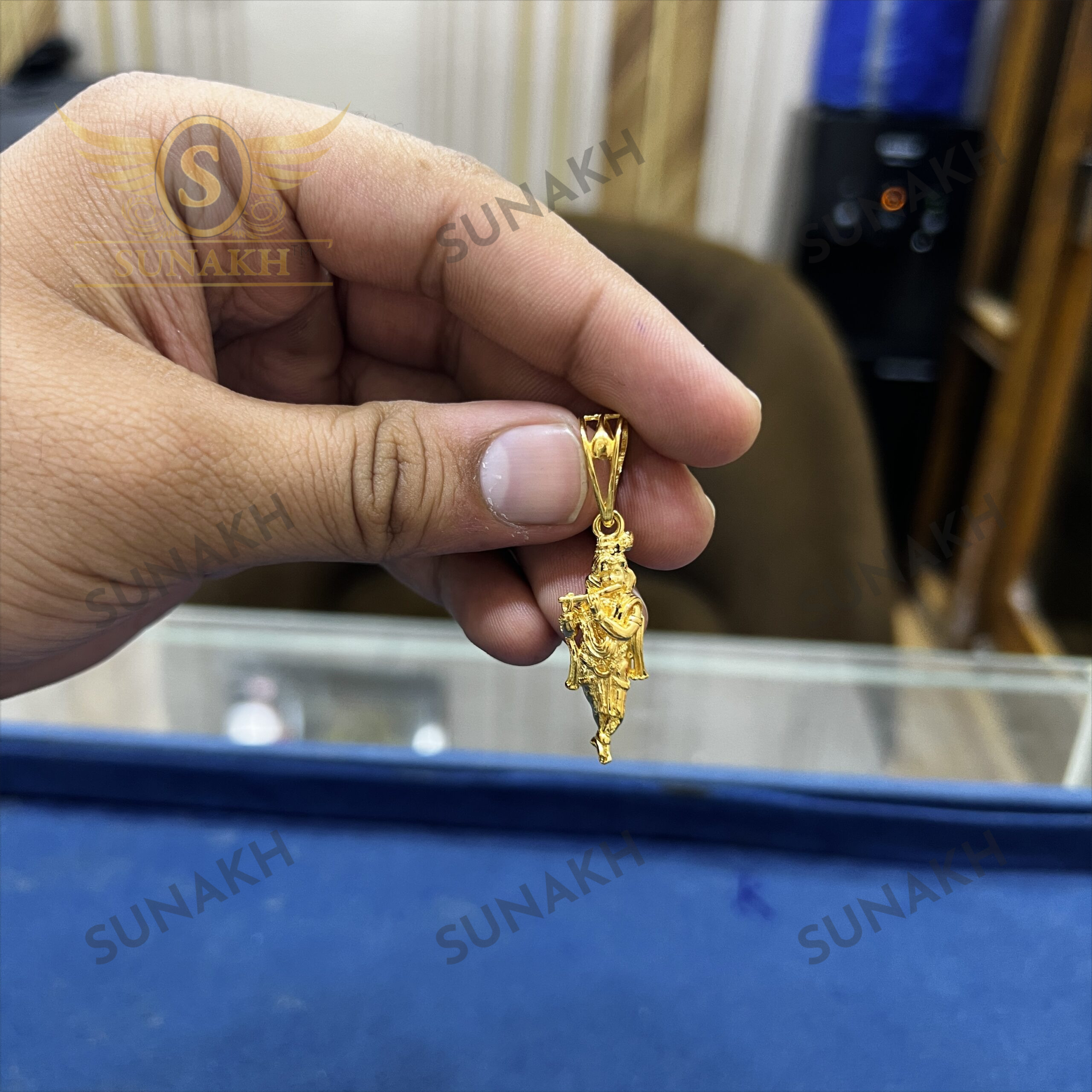 CONTEMPORARY TEXTURED GOLD PENDANT - Image 3