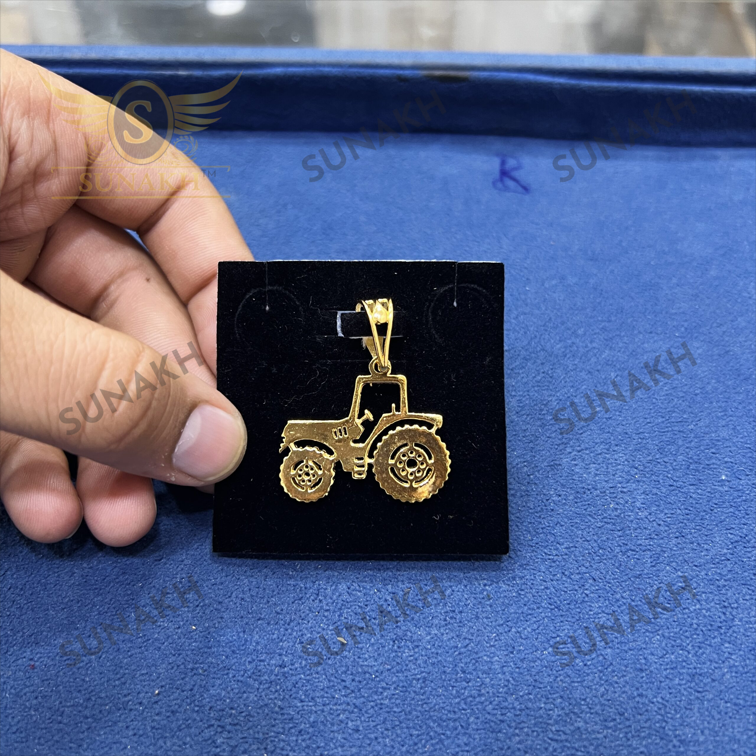 GOLD TRACTOR PENDANT - Image 2