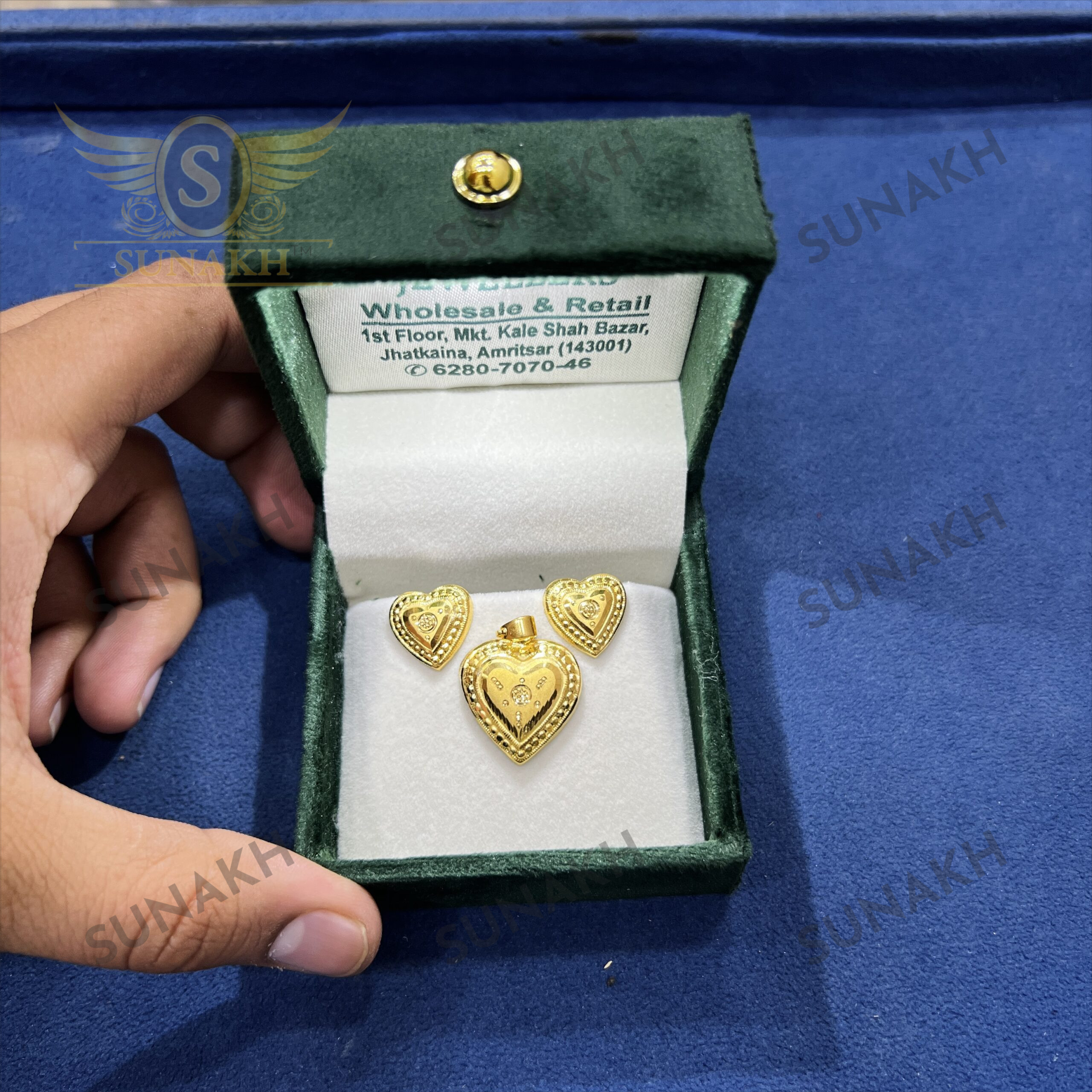 DESIGNER HEART SHAPE PENDANT & EARINGS SET