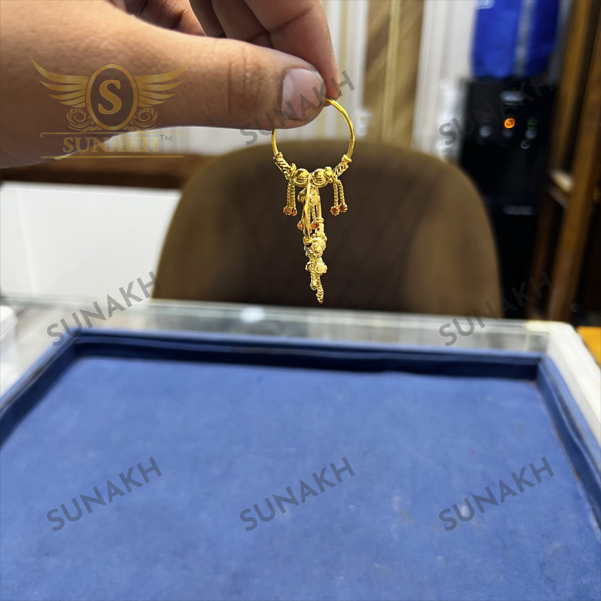 CLEAN LINES , RICH GOLD - Image 3