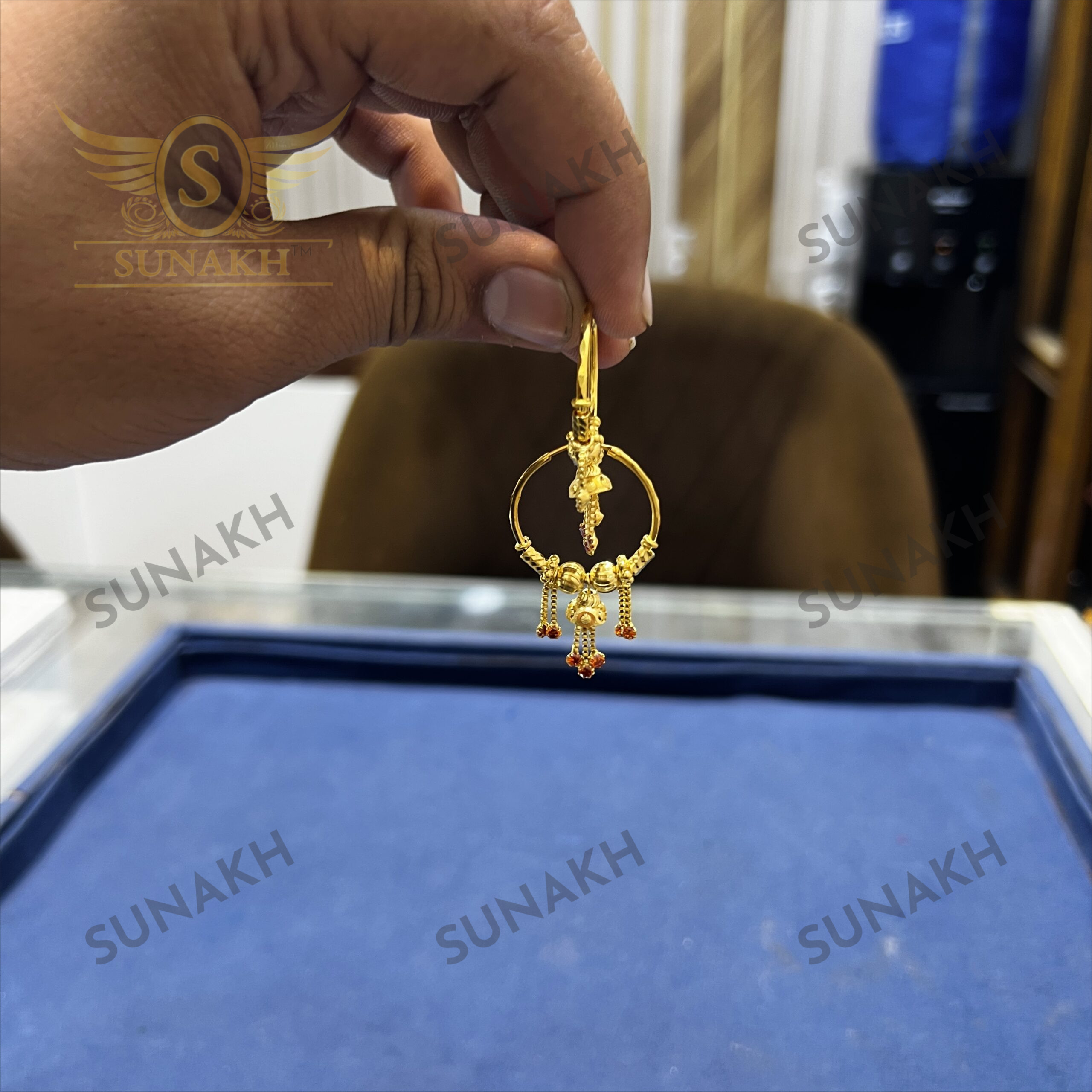 CLEAN LINES , RICH GOLD - Image 4