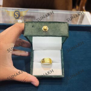 URBAN EDGE SIGNET RING