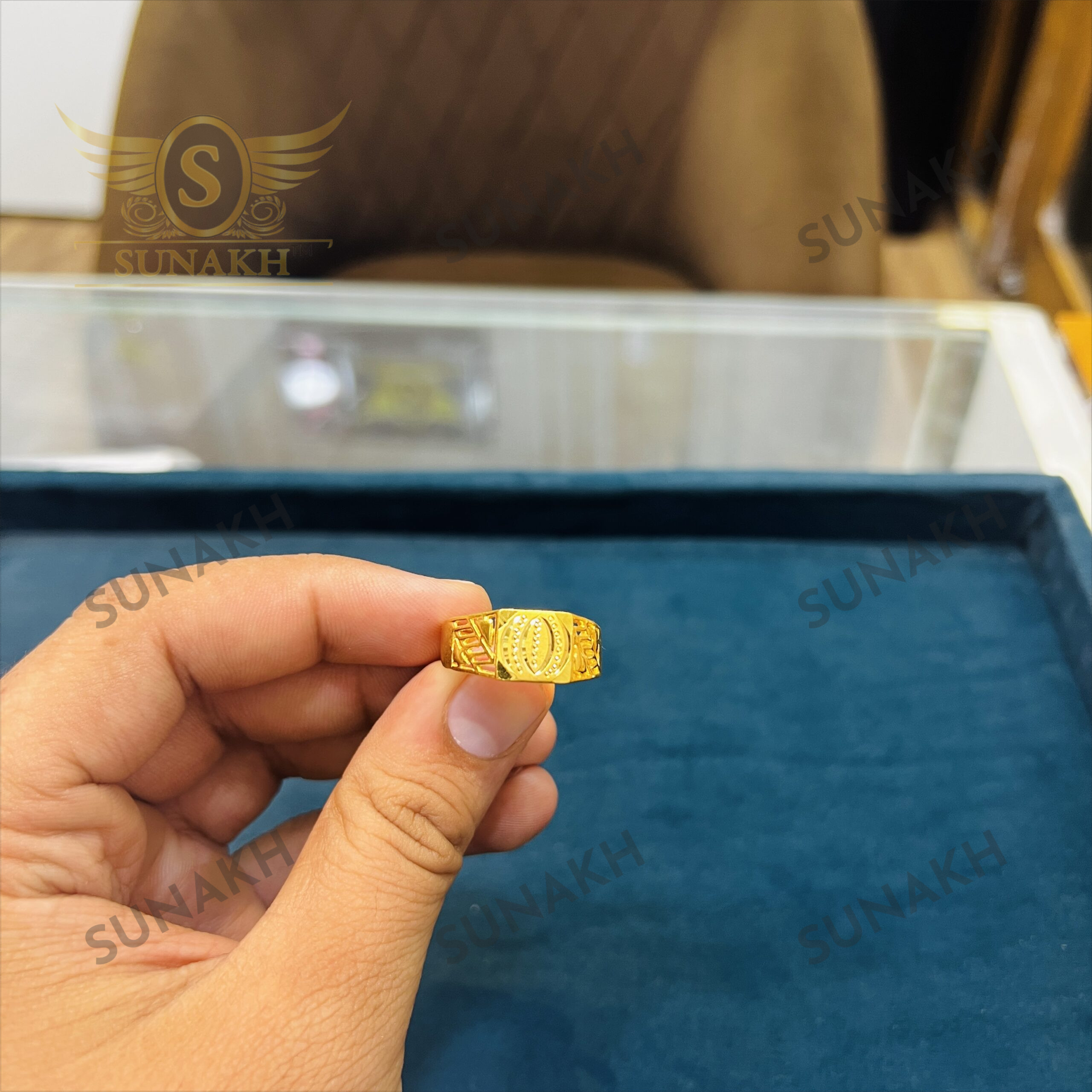 URBAN EDGE SIGNET RING - Image 3